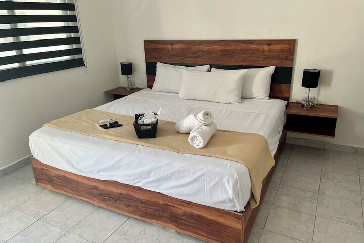 Room 12 of 108