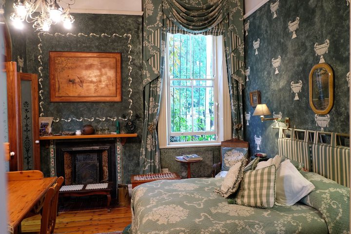 Room 17 of 60