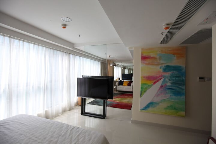 Room 9 of 37
