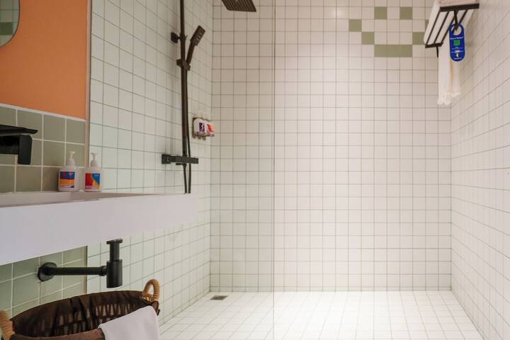 Room 40 of 135