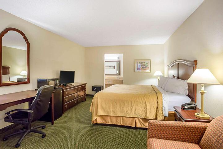 1 King Bed (7 of 10)