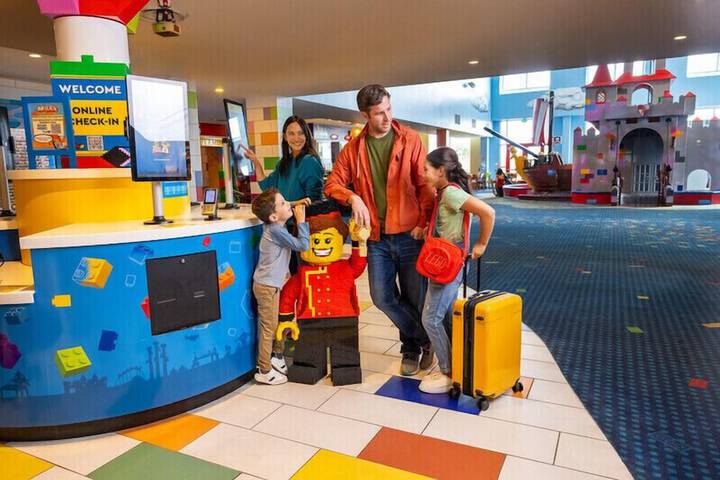 Check-in/check-out kiosk