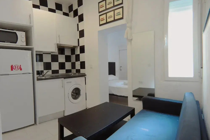 Room 7 of 12