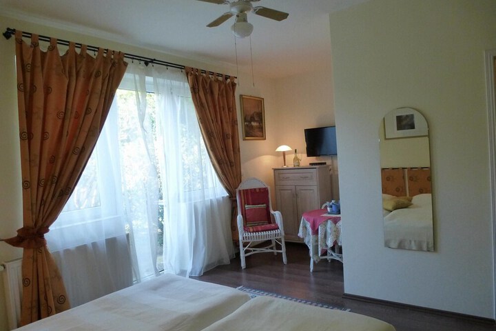 Room 6 of 96