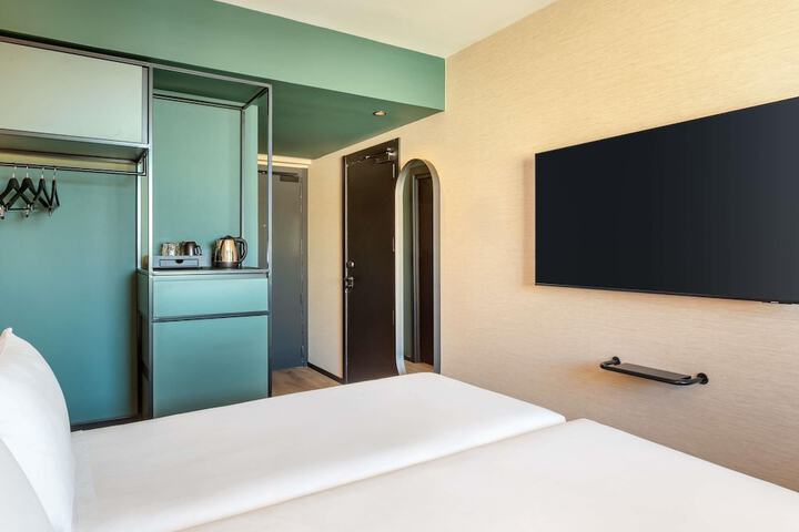 Room 48 of 110