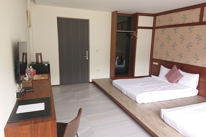 Room 5 of 25