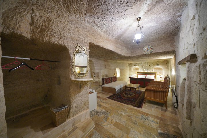 Room 10 of 83