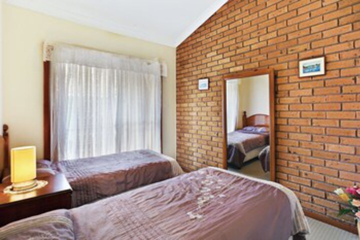 Room 9 of 14