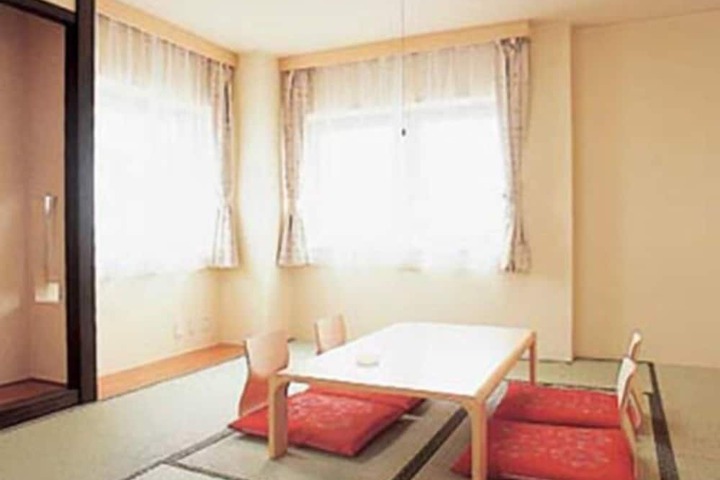 Room 7 of 18