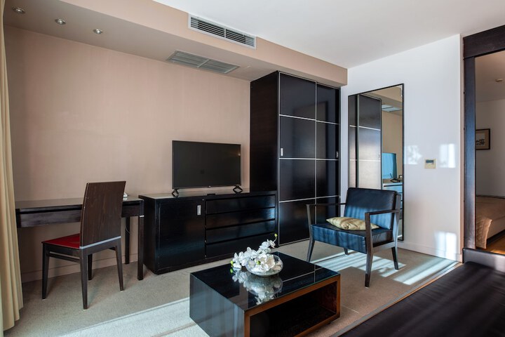 Room 43 of 143