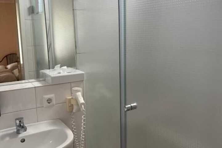 Room 8 of 21