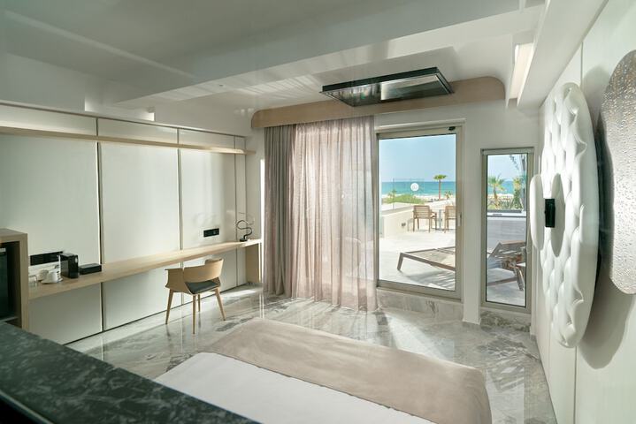 Room 40 of 136