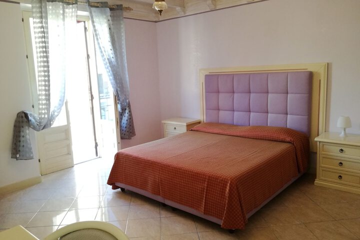 Room 5 of 20