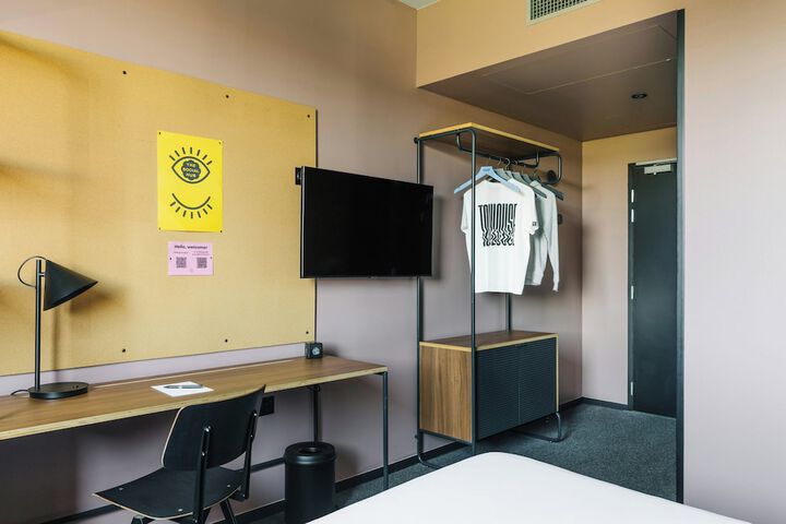 Room 43 of 123
