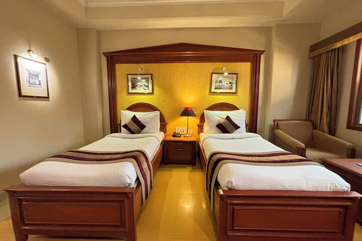 Room 28 of 65