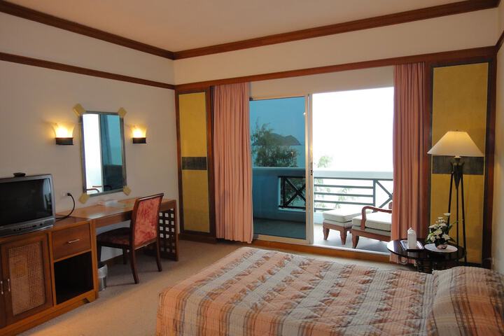 Room 8 of 44
