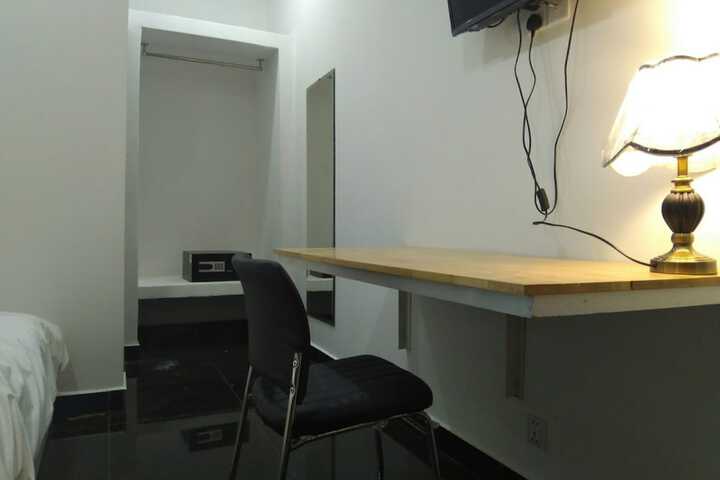 Room 4 of 19