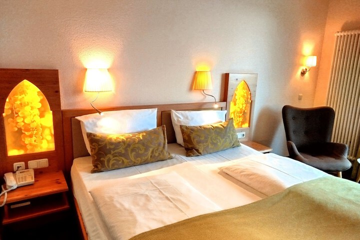 Room 10 of 62