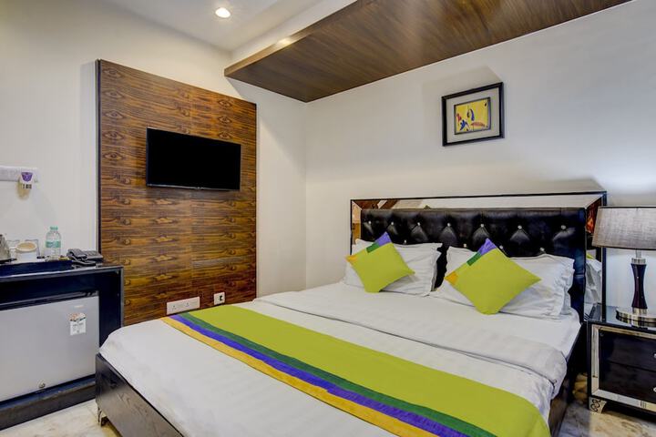 Room 10 of 34