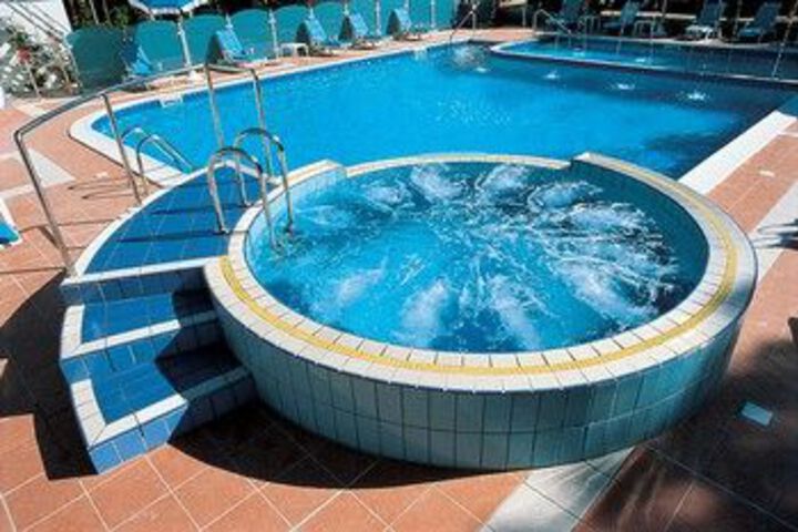 Pool 15 of 28