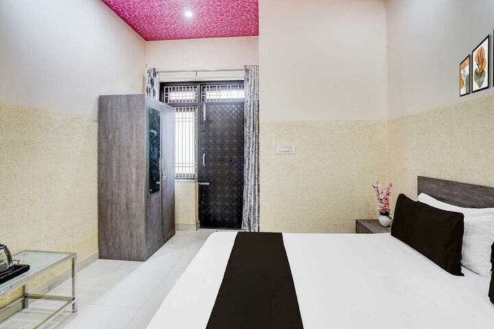 Room 5 of 32