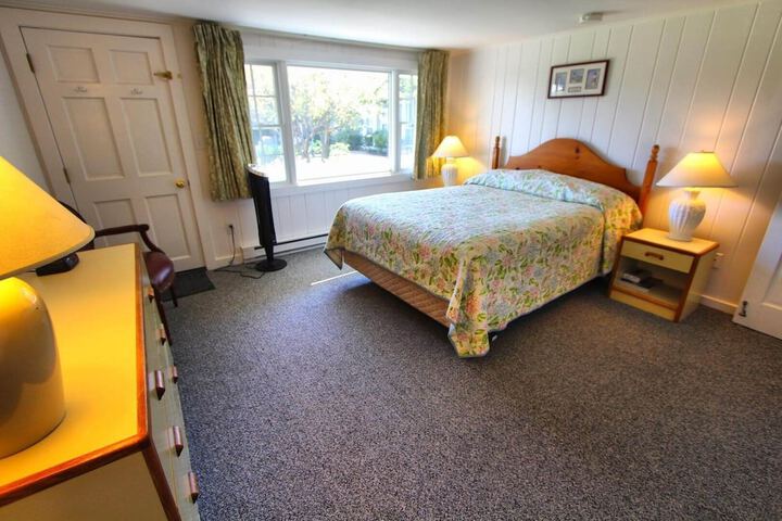 Room 7 of 18
