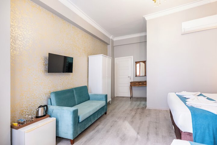 Room 4 of 28