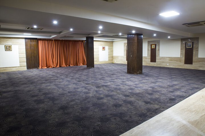 Ballroom/Hall 8 of 20