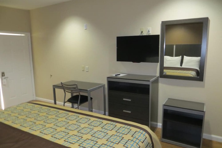 Room 8 of 30
