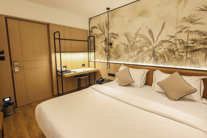 Room 8 of 44