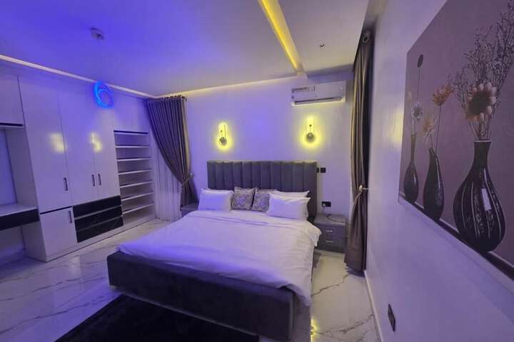 Room 12 of 38