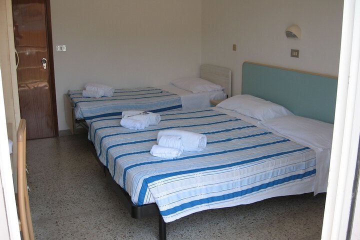 Room 5 of 16