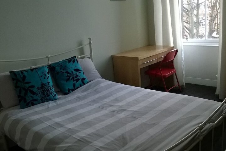Room 6 of 16