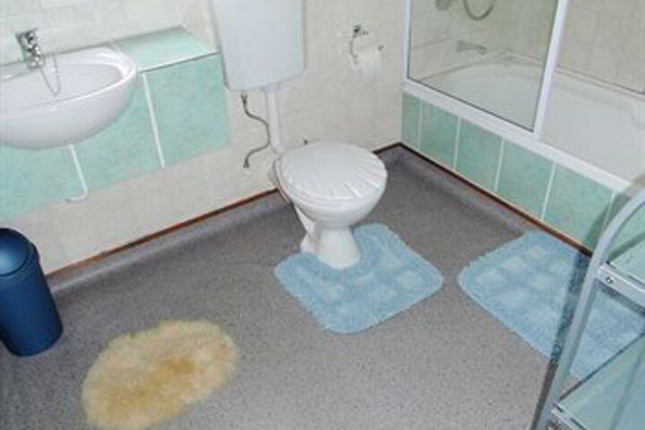 Room 2 of 30