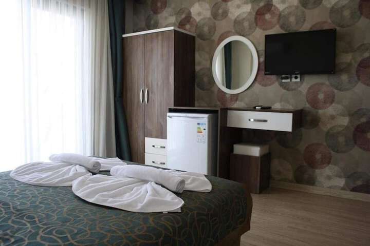 Room 8 of 32