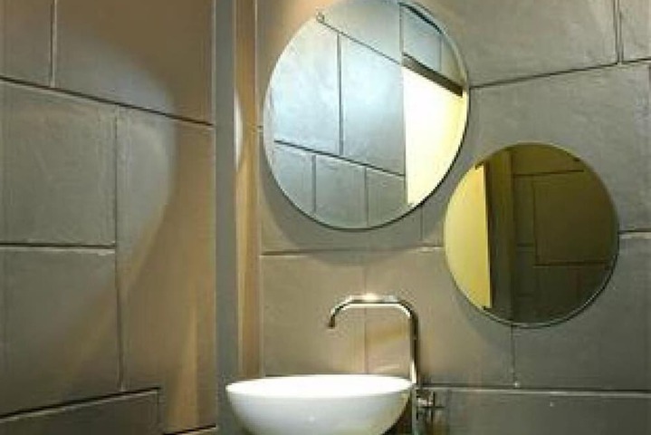 Room 7 of 8