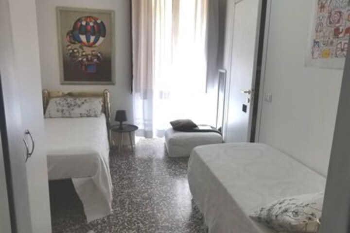 Room 7 of 24