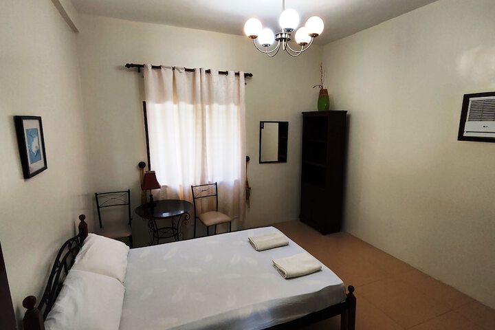 Room 9 of 42