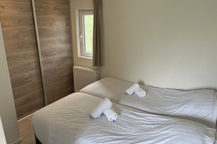 Room 4 of 38