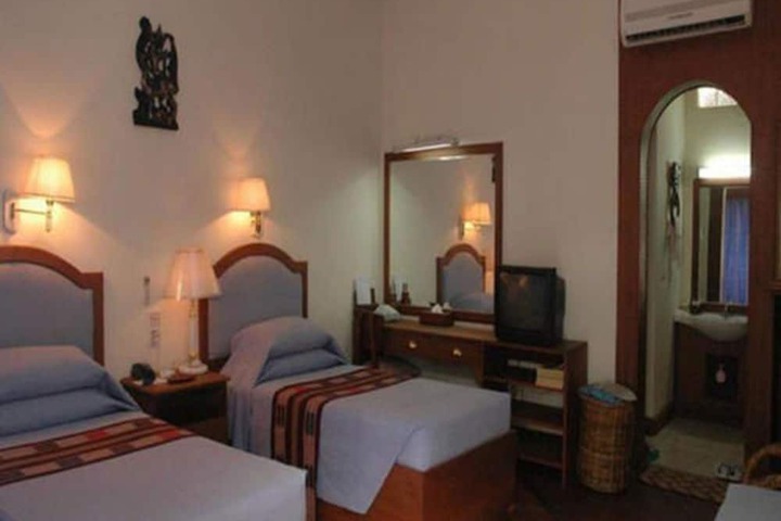 Room 5 of 16