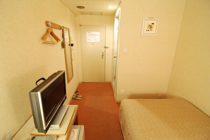 Room 7 of 28