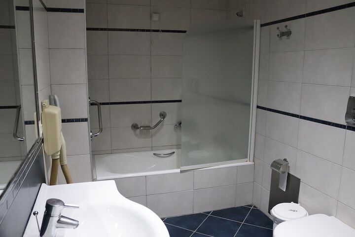 Room 184 of 261