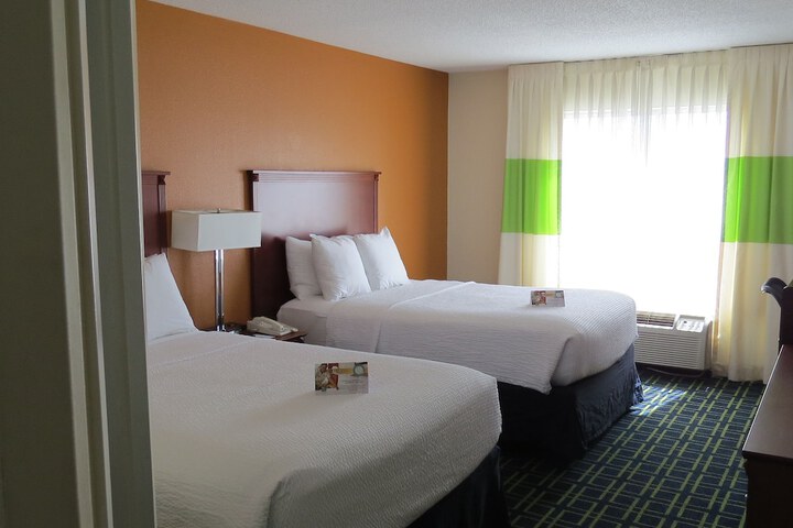2 Double Beds (1 of 9)