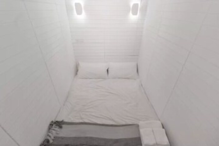 Room 8 of 14