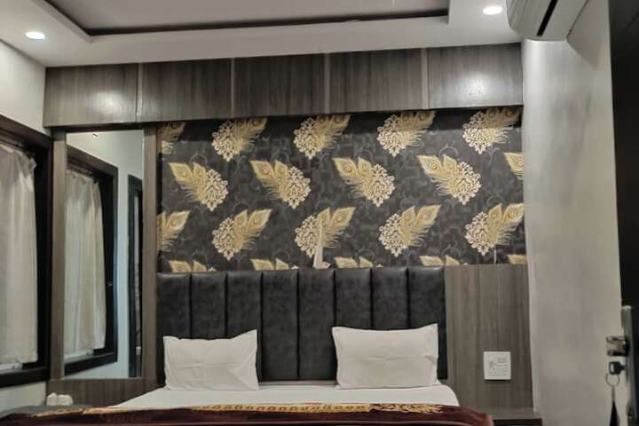 Room 8 of 17