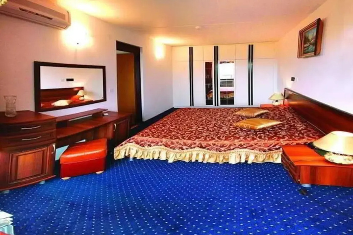 Room 3 of 5
