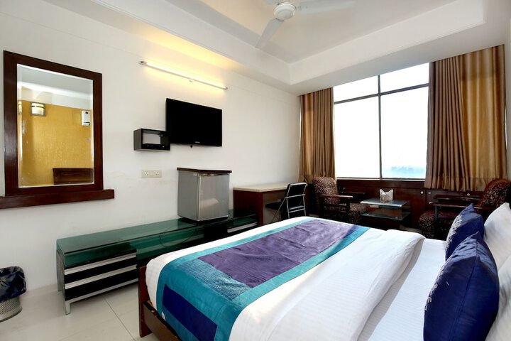 Room 11 of 25