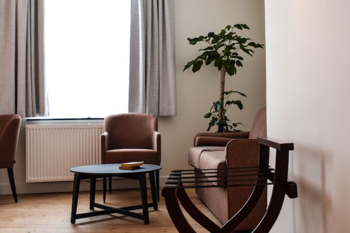 Room 32 of 65