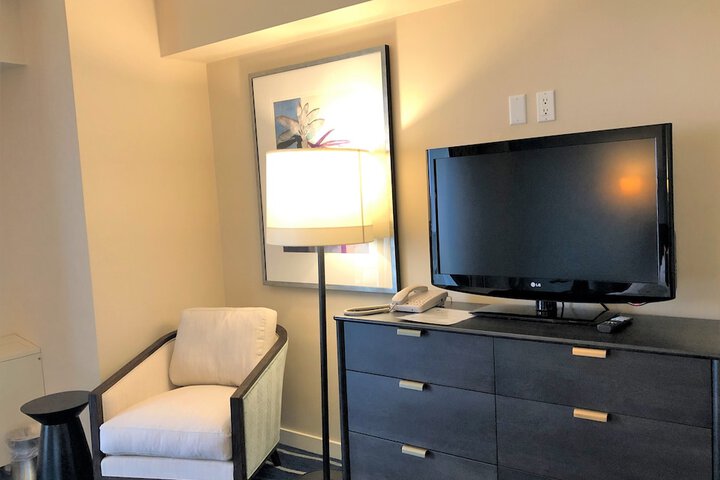 Room 57 of 213