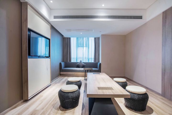 Room 32 of 68